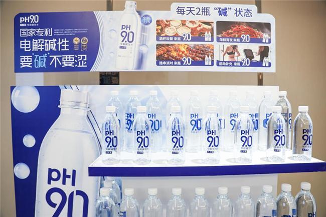 适合嘌呤高人群的饮料品牌有哪些？康师傅 pH90 电解碱性水成日常优选(图2)